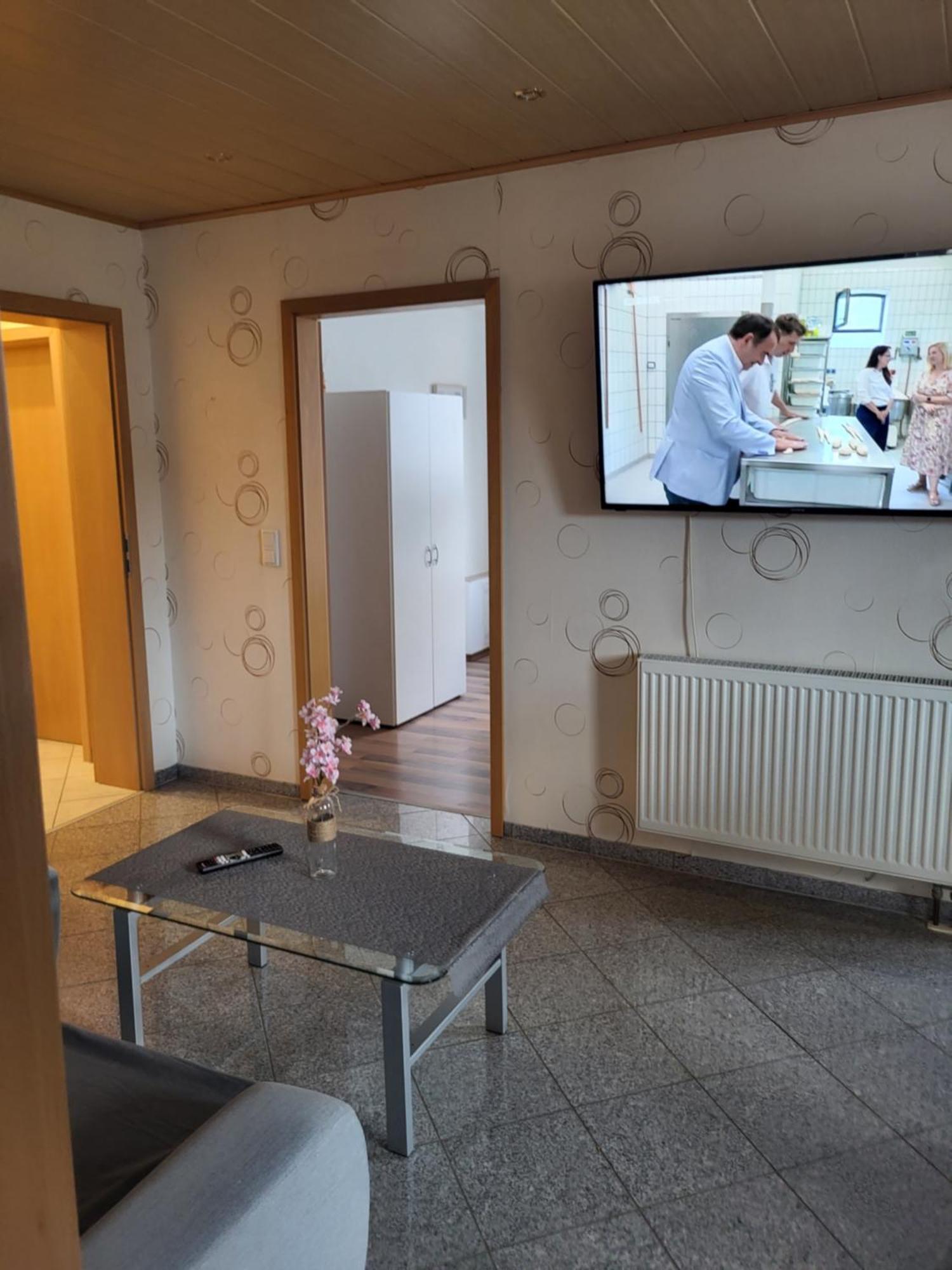 Fawiga Monteurwohnung Karben Buitenkant foto